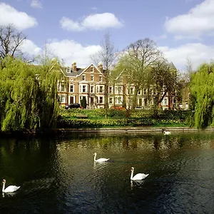 Arundel House Hotel CBG