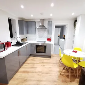 4 Sleeps And Travel Cot- Close To And Restaurants , Bournemouth United Kingdom